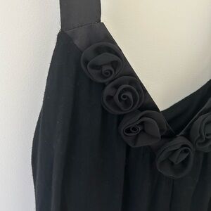 Y2K 2b bebe Black Rosette Cami
Size: Large
Used (Like New)